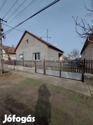 Eladó családi ház Nagykőrös Regős utca
