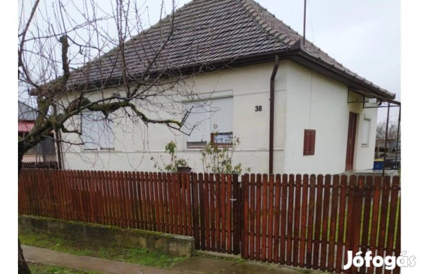 Eladó családi ház Nagyszekeres
