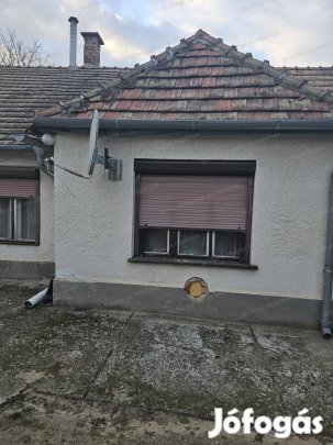 Eladó családi ház Naszályon!