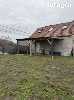 Eladó családi ház Nyergesújfalun, csendes övezetben  kiváló