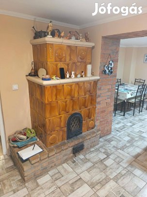 Eladó családi ház Nyíregyháza Oros központi részén, nagy telekkel