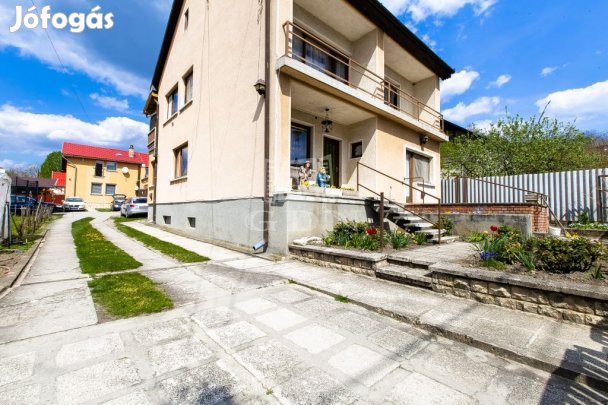 Eladó családi ház Pécel, Csúnya tó közelében