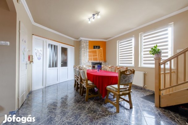 Eladó családi ház Pécel, Csúnya tó közelében