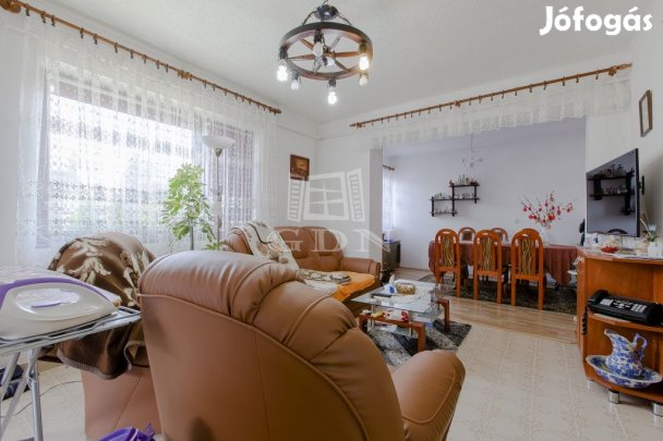 Eladó családi ház Pécel, Csúnya tó közelében