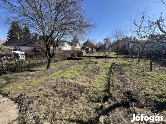 Eladó családi ház Pécel csendes utcájában - kiváló lokációval