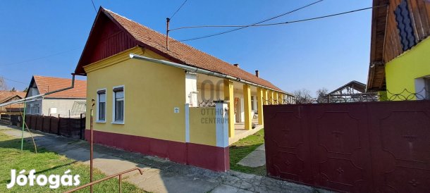 Eladó családi ház Pitvaroson 2462 m-es telken  külön lakható épülett