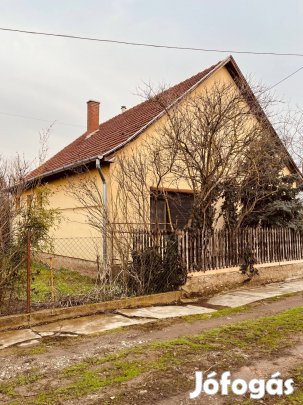 Eladó családi ház Rákóczifalva központi részén