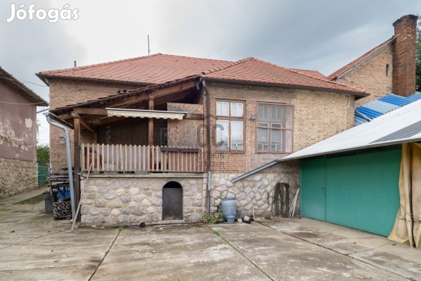 Eladó családi ház Sásdon  üres, azonnal birtokba vehető!