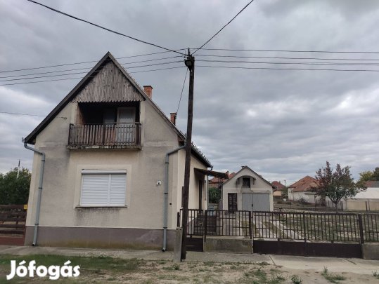 Eladó családi ház Szank
