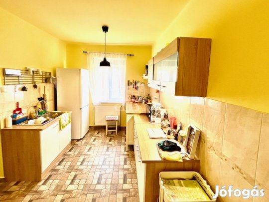 Eladó családi ház Szentliszló, Felújított családi ház lakás áráért
