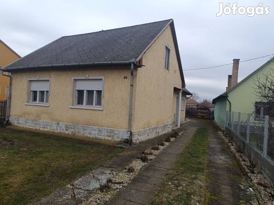 Eladó családi ház Szikszón