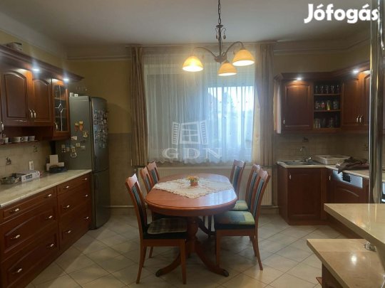 Eladó családi ház Szob, Szob