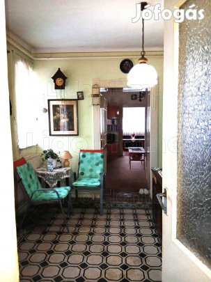 Eladó családi ház-Szomód