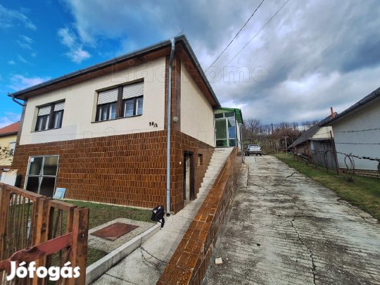 Eladó családi ház Tabon csendes utcában, panorámás telken!