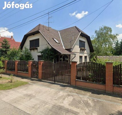 Eladó családi ház Tápén!