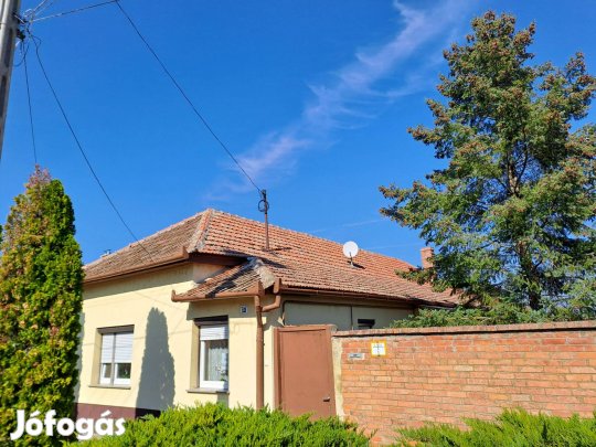 Eladó családi ház Tiszaalpáron