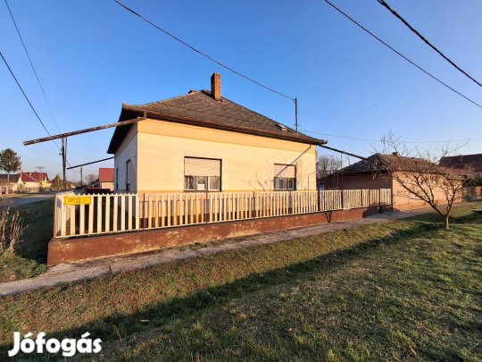 Eladó családi ház Tiszaföldváron