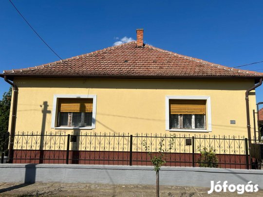 Eladó családi ház Tószegen