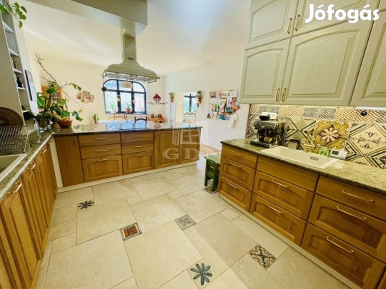 Eladó családi ház Vác, Belváros széle