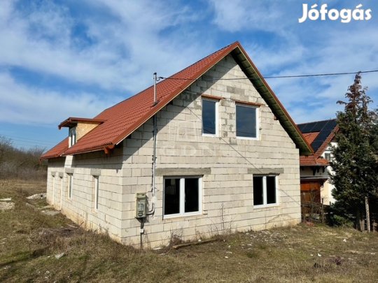 Eladó családi ház Vácduka, Csendes részén