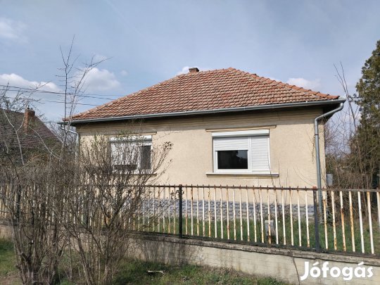 Eladó családi ház, Abony