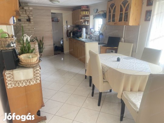 Eladó családi ház, Baja