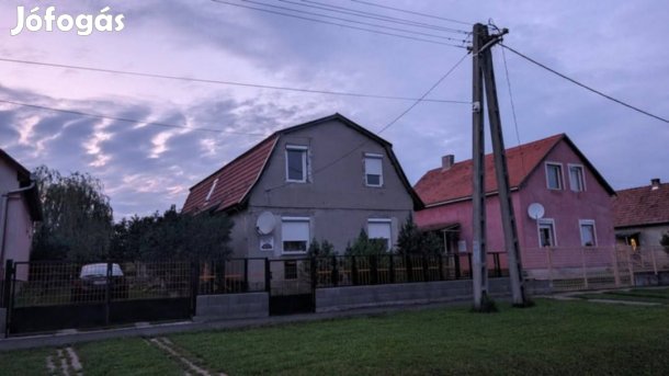 Eladó családi ház, Gyöngyösoroszi