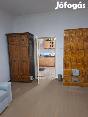 Eladó családi ház, Hajdúböszörményben bevezető úton!