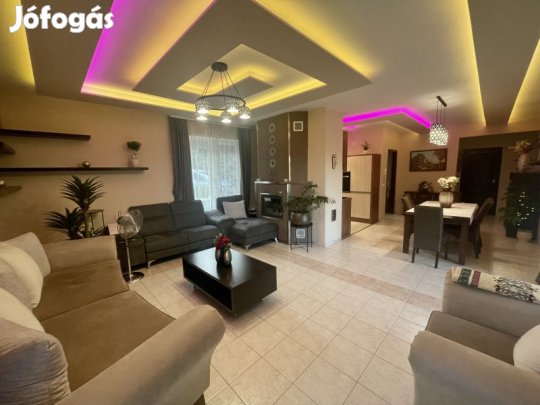 Eladó családi ház, Pécs-Postavölgy