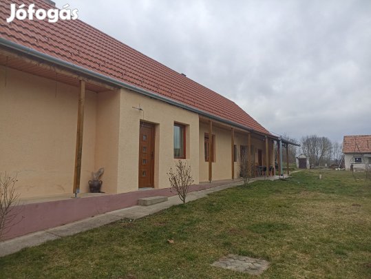 Eladó családi ház, Polány