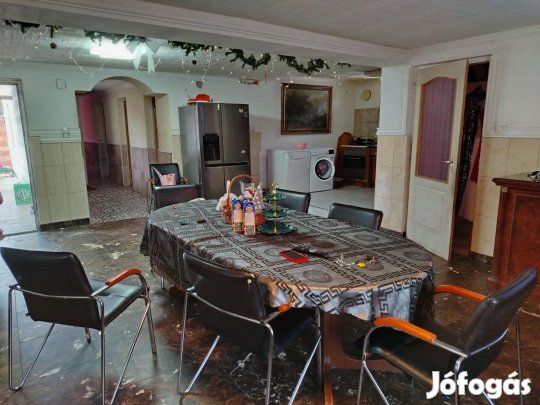 Eladó családi ház, Szolnok