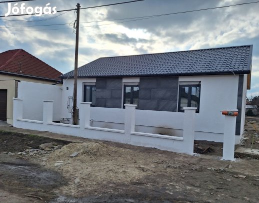 Eladó családi ház, Szolnok