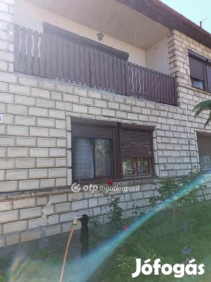 Eladó családi ház, Újfehértó egyik főútján