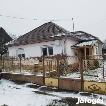 Eladó családi ház a falu legelején