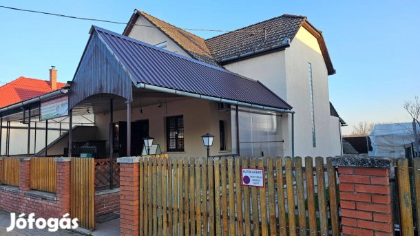 Eladó családi ház és üzlethelyiség Kiskörén a központban!