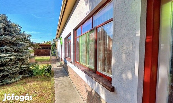 Eladó családi ház garázzsal együtt Békéscsaba egyik legkedveltebb