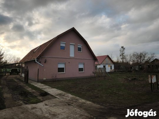 Eladó családi ház kertvárosi környezetben