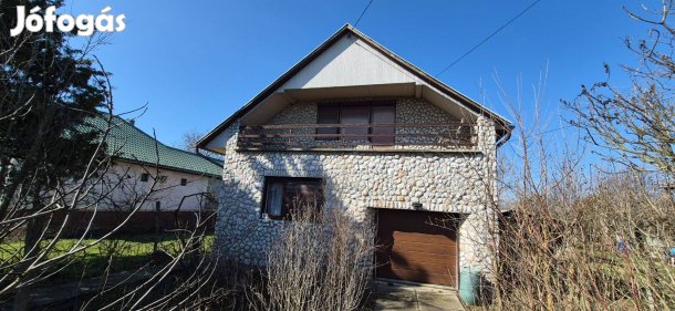 Eladó családi ház kiváló elhelyezkedéssel, nagy telekkel!