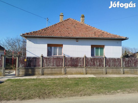Eladó családi ház nagy kerttel Hajdúdorogon