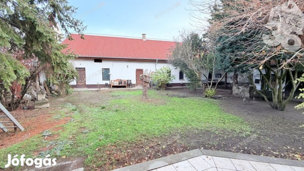 Eladó családi ház saját udvarral Kecskemét belvárosában!