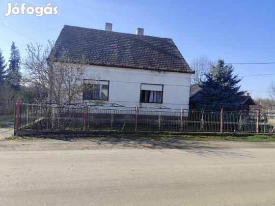Eladó családiház Iváncon