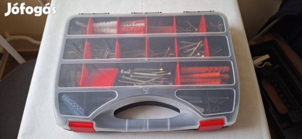 Eladó csavarok tiplik dobozzal együtt