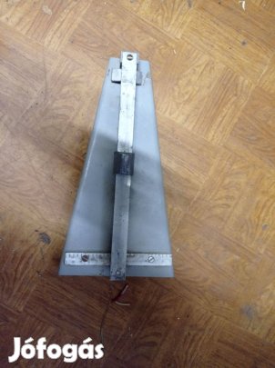 Eladó csempe vágô