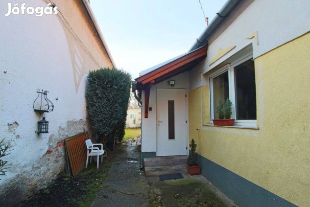 Eladó csendes, belsőudvaros otthon Kőszegen saját telekrésszel!
