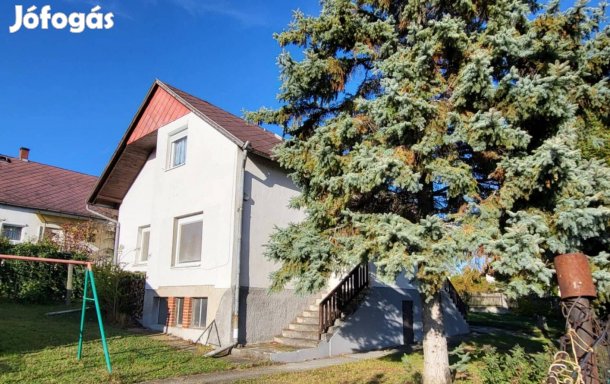 Eladó csendes helyen található családi ház Zalahalápon!