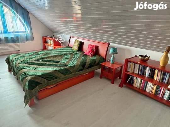 Eladó cseresznye színre pácolt bükkfa ágy és hálószoba garnitúra