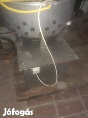 Eladó csirkepuccoló gép