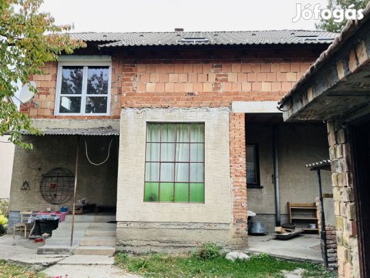 Eladó csodás kétszintes felújítandó ingatlan Szentlőrincen