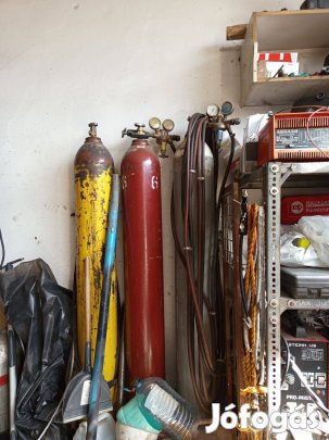 Eladó dissous és oxigén palackok, és hozzá reduktorok, pisztolyok