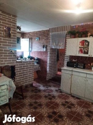 Eladó domonyi családiház